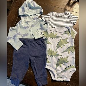 Infant baby Carter’s 3-6M bundle - two onesies, hoodie and sweatpants